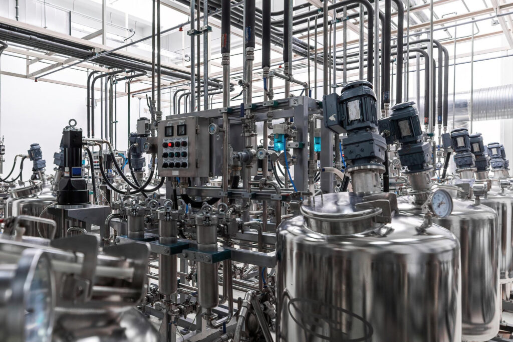 máquinas de aire comprimido en una fábrica alimentaria